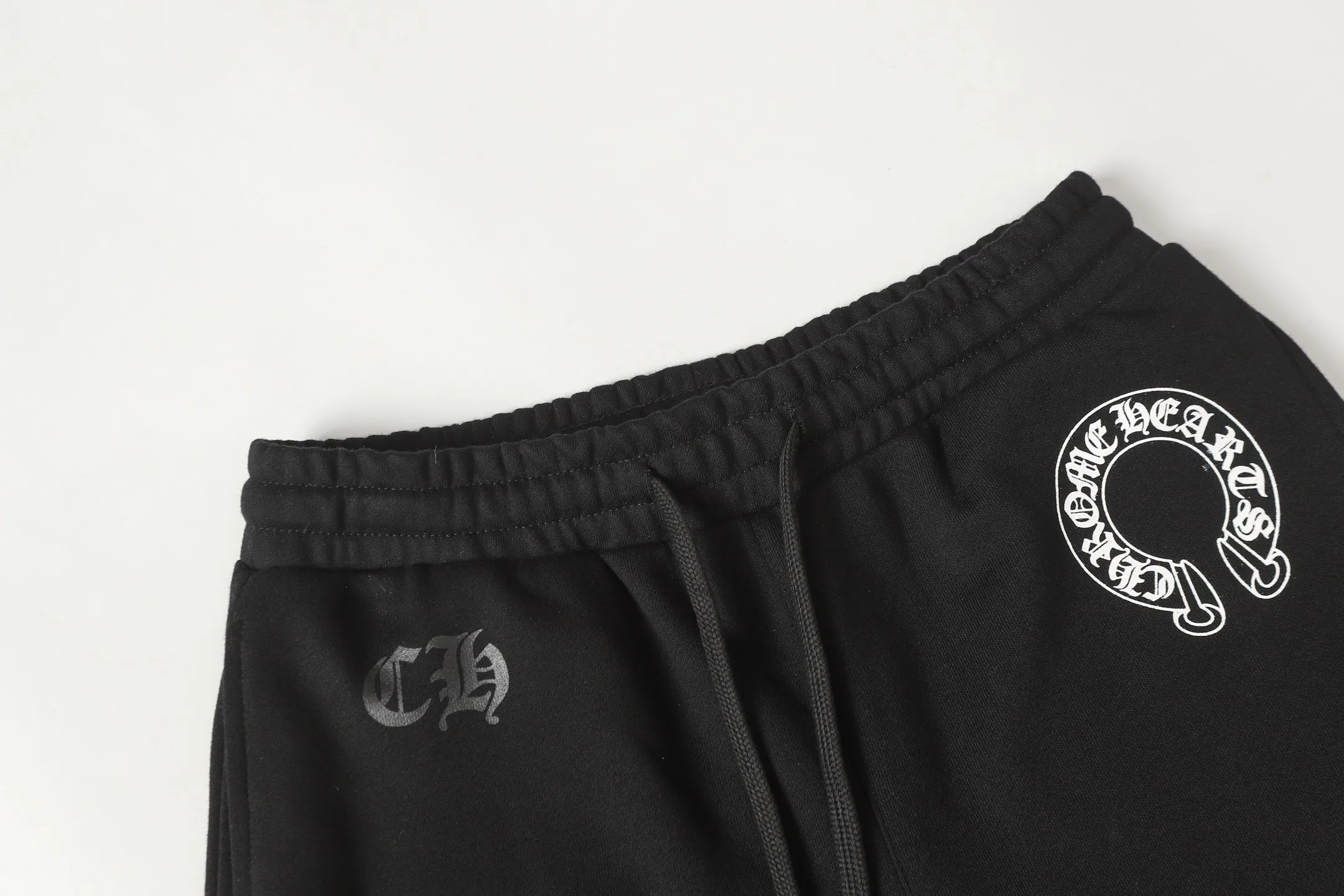 P270 #W5003 model, cross-border running quantity, please do not place an order if you pursue quality - Chrome Hearts/Chrome Hearts basic Sanskrit letter printed trousers, casual pants and sweatpants - High weight, high density and high quality, soft, delicate and skin-friendly wool, soft and silky to the touch, excellent warmth and skin-friendly properties - Custom-woven and custom-dyed, no color difference, no matter the fabric or workmanship details, beat the ordinary version on the market -Colour: black -Size: S M L XL